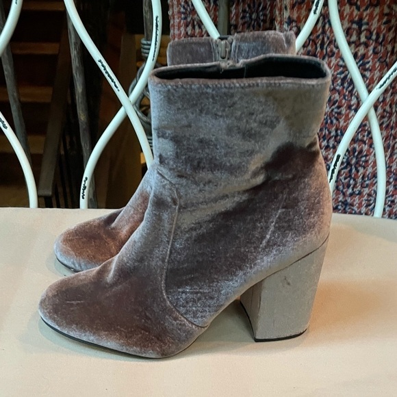 Steve Madden Velvet Gaze Bootie Taupe Size 10 - Picture 4 of 9